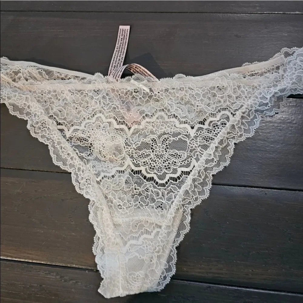 Victoria's Secret Dream Angels Cocunut White Thong Panty Size Large